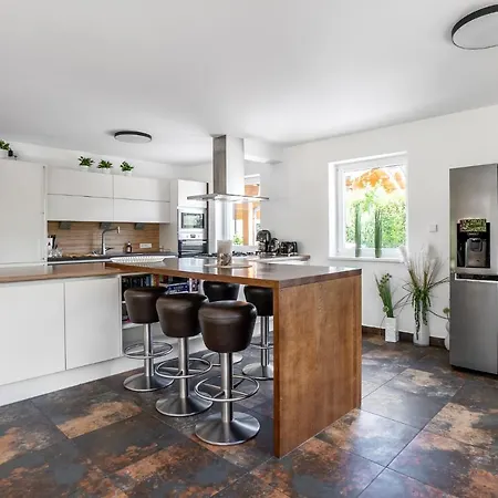 Biggest Helen - 5 Bedrooms, 7 Bathrooms, Air Condition Holiday home Kaprun